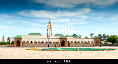 Vista della Moschea El-Fas nei motivi del Dar El Makhzen, il palazzo reale di Rabat, Marocco. Foto Stock