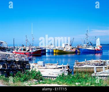 Barche da pesca vicino a Yarmouth Nova Scotia è del Canada la maggior parte est della provincia. È seashore sono confinanti con l'Atlantico Ocea. Foto Stock