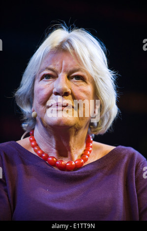 Lynn Barber giornalista celebrity intervistatore parlando la sua vita e la sua opera a Hay Festival 2014 ©Jeff Morgan Foto Stock