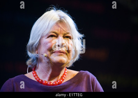 Lynn Barber giornalista celebrity intervistatore parlando la sua vita e la sua opera a Hay Festival 2014 ©Jeff Morgan Foto Stock