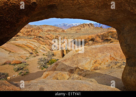 Le formazioni rocciose, Alabama sulle colline vicino a Lone Pine, CALIFORNIA, STATI UNITI D'AMERICA Foto Stock