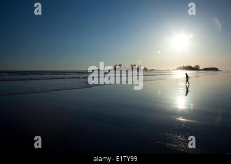 Chesterman's Beach Frank's Island al tramonto vicino a Tofino British Columbia Canada sull'Isola di Vancouver in Clayoquot Sound Foto Stock