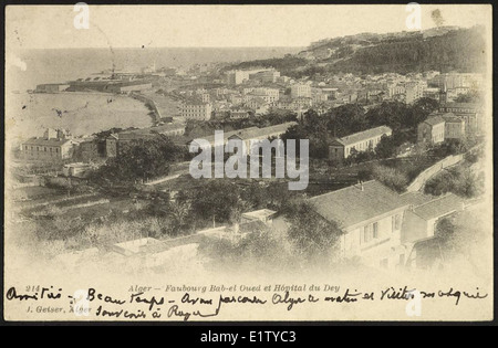 La fotografia del 1904 mostra il sobborgo di Bab el-Oued e l'ospedale di Dey ad Algeri, Algeria. Catturato da Jean Geiser, presenta una vista generale dell'area. L'immagine storica offre uno sguardo all'inizio del XX secolo ad Algeri, con edifici, strade e l'ospedale visibili sullo sfondo. Foto Stock