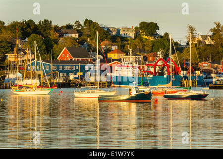 Barche a vela, Lunenburg waterfront, Nova Scotia, Canada Foto Stock