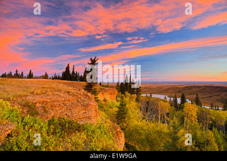 Le scogliere di conglomerato a sunrise, Cypress Hills Parco Provinciale, Saskatchewan, Canada Foto Stock