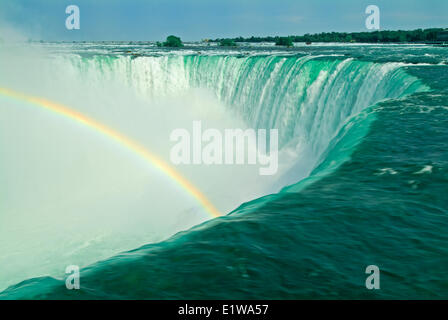 Rainbow su Cascate Horseshoe, Niagara Falls, Ontario, Canada Foto Stock