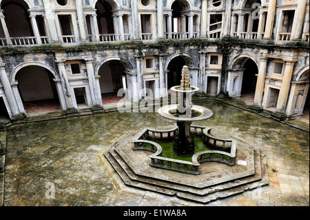 Vista del chiostro rinascimentale di Giovanni III, Tomar, Portogallo Foto Stock