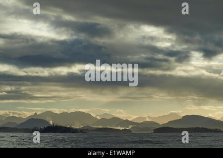 Il passaggio interno vicino al fiume di ingresso, British Columbia, Canada Foto Stock