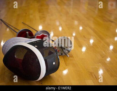 Vancouver Grand Prix di uomini Epee 2013 a Richmond Olympic Oval. Richmond, British Columbia Canada fotografo Frank Pali Foto Stock