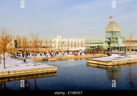 Pattinaggio sul ghiaccio in inverno, Bonsecours Bacino, la Vecchia Montreal, Quebec, Canada Foto Stock