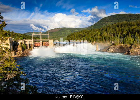 Il Bonnington diga sul fiume Kootenay, vicino Nelson, British Columbia. Foto Stock