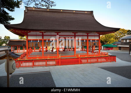 Sala esterna di culto (gai-haiden) A Fushimi Inari Shrine in Kyoto, Giappone. Foto Stock