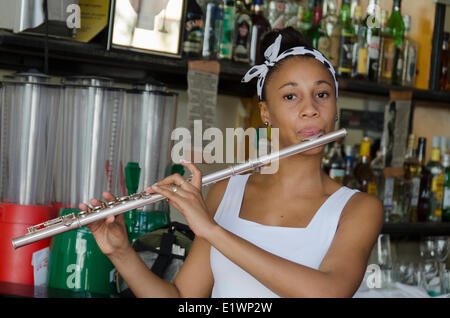 Flautista femmina, Habana Vieja, Avana, CubaHavana Cuba Foto Stock