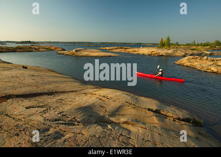 Kayak su Georgian Bay nei pressi di Britt, Ontario Foto Stock