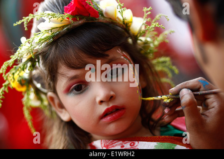 Bengali Nuovo Anno celebrato con grande parata in Dhaka Foto Stock