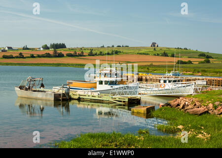 Barche da pesca legato fino al fiume francese wharf, Prince Edward Island, Canada Foto Stock