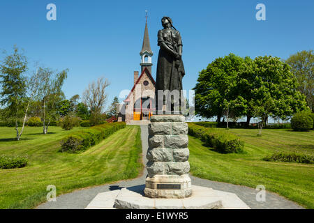 La Chiesa Commemorativa e statua di Evangeline, Grand-Pré National Historic Site, Annapolis Valley, Nova Scotia, Canada Foto Stock