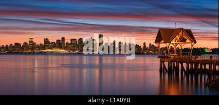 Lo skyline di Vancouver da Waterfront Park, Vancouver, British Columbia, Canada Foto Stock