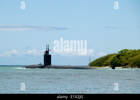 US Navy Los Angeles-classe attacco rapido sommergibile USS Pasadena parte Base comune Harbor-Hickam perla di partecipare a bordo della Pacific esercizi Luglio 6, 2010 a Honolulu, Hawaii. Foto Stock