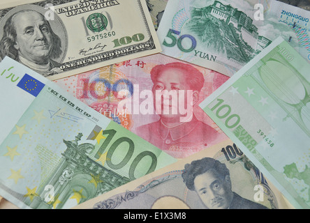 Valute internazionali dollaro yuan euro yen note Foto Stock