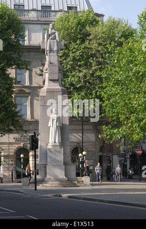 Edith Cavell Memorial Sculpture St Martins Place London Foto Stock