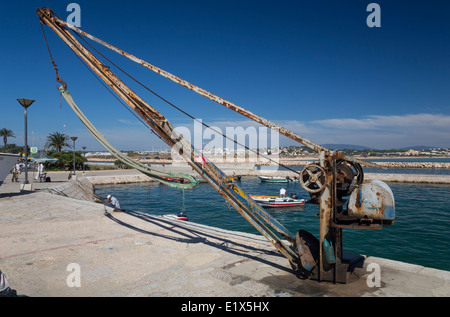 Porto Vecchio gru sulla banchina a Lagos, Algarve, PORTOGALLO Foto Stock