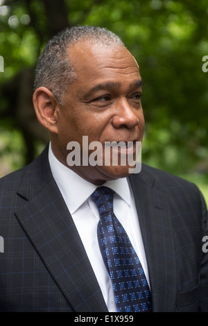Parchi di New York il Commissario Mitchell J argento a una cerimonia del taglio del nastro in Washington Square Park © Stacy Rosenstock Walsh/Alamy Foto Stock