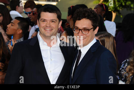 Los Angeles, California, USA. Decimo Giugno, 2014. Phil Lord e Chris Miller frequentando il Los Angeles Premiere di ''22 Jump Street'" tenutasi presso il Regency Village Theatre di Westwood, la California il 10 giugno 2014. 2014 Credit: D. lunga/Globe foto/ZUMAPRESS.com/Alamy Live News Foto Stock