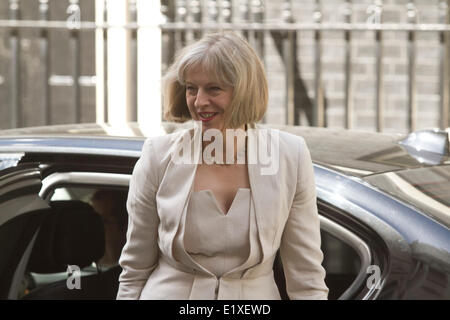 Westminster, Londra, Regno Unito 10 Giugno 2014. Home Secretary Theresa Maggio arriva a Downing Street settimanale per la riunione di gabinetto Credito: amer ghazzal/Alamy Live News Foto Stock