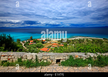 Vista da Afytos (o 'Athytos') Village, il "balcone' della penisola Kassandra di Halkidiki, (Calcidica), Macedonia, Grecia. Foto Stock