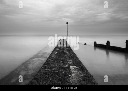 Whitstable Kent mare pier e groyne Foto Stock