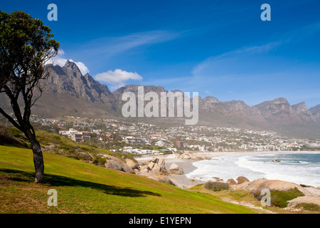 Camps Bay e di Clifton, i dodici apostoli nei pressi di Città del Capo, Sud Africa Foto Stock