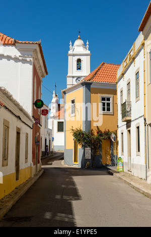 Villaggio scena di strada nei pressi di Albufeira, Algarve, PORTOGALLO Foto Stock