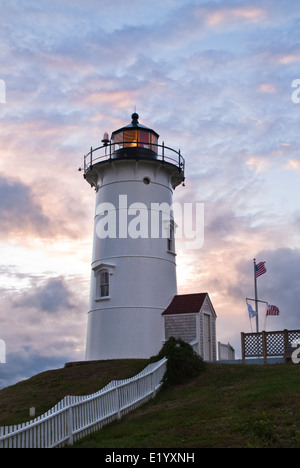 Tramonto sul faro di Nobska torre di Woods Hole, Cape Cod, Massachusetts. Foto Stock