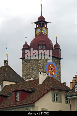 Lucerna. La torre del municipio. Foto Stock