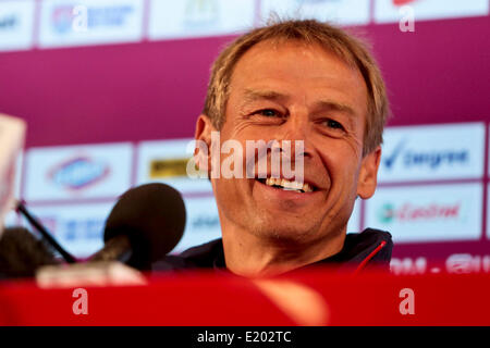 Sao Paulo, Brasile. 11 Giugno, 2014. Il tedesco Jurgen Klinsmann, allenatore della nazionale di calcio degli Stati Uniti concede conferenza presso il centro di formazione di Sao Paulo FC, in Barra Funda, a ovest di Sao Paulo, Brasile sudorientale, il 11 giugno 2014. Gli Stati Uniti si prepara ad affrontare il Ghana a Natal, a nord-est del Brasile, nella prima partita del primo turno di Coppa del Mondo il lunedì, 16. Credito: dpa picture alliance/Alamy Live News Foto Stock