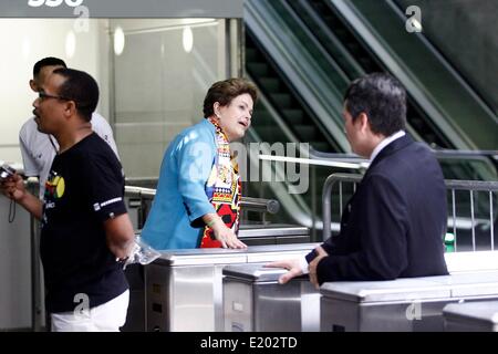 Salvador, Bahia, Brasile. 11 Giugno, 2014. Evento politico. Il presidente del Brasile Dilma Rousseff ha inaugurato la metropolitana in Salvador, Bahia, Brasile nord-orientale, il 11 giugno 2014, chiuso con la partecipazione di manifestazione politica. Il pubblico può utilizzare la metropolitana per la libera da 14 ore. Credito: dpa picture alliance/Alamy Live News Foto Stock