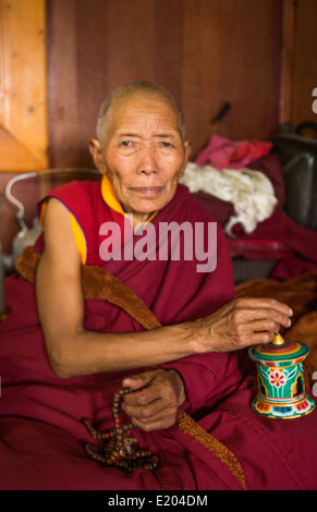 Nepal Himalaya monaca buddista presso il monastero Kharigandentenphelling nel villaggio di Thamo Solukhumbu Mt Everest 86 Foto Stock