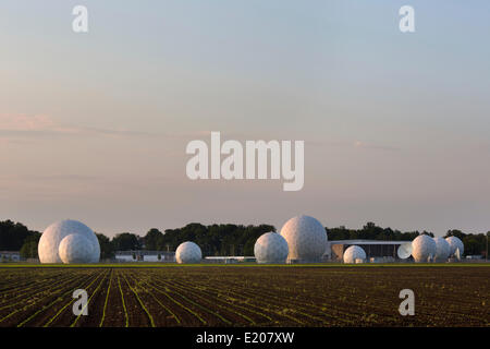 Radome della ex sorveglianza Echelon stazione stazione di campo 81, Bad Aibling, Chiemgau, Alta Baviera, Baviera, Germania Foto Stock