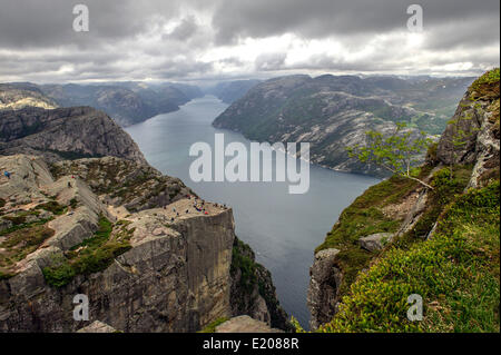 Prekestolen, pulpito Rock al Lysefjord, Rogaland provincia, Vestland o Western Norvegia Norvegia Foto Stock