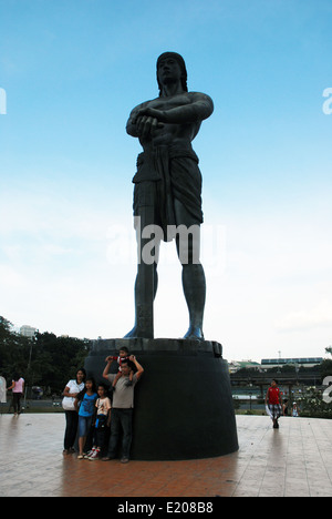 Lapu Lapu monumento, sentinella della Statua della Libertà, Rizal Park ...