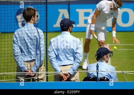 I giudici di linea al Aegon i campionati di tennis, Regine Club di Londra, giugno10th 2014. Foto Stock