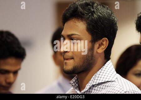 Dacca in Bangladesh. Il 12 giugno 2014. Shakib Al Hasan è un internazionale del Bangladesh cricketer e statisticamente il maggior successo giocatore nella storia della nazione. Egli è un tuttofare batting mancino nel medio fine e bowling lenta sinistro braccio-ortodossi. Foto Stock