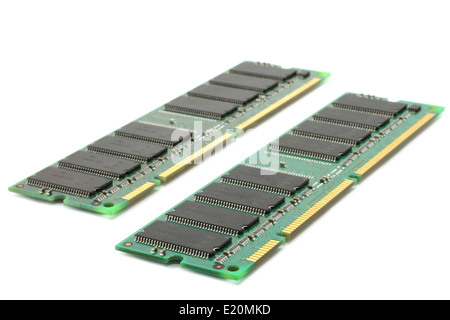Computer i moduli di memoria su sfondo bianco Foto Stock