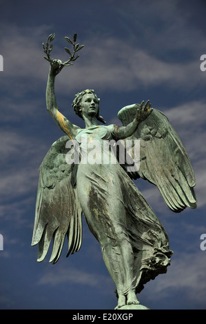 "Vittoria" scultura sulla sommità di Montrose War Memorial, Angus, Scozia. Foto Stock