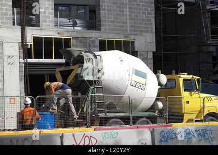 Calcestruzzo prefabbricato consegnato da Boral, in cantiere a chippendale, sydney, nsw, australia Foto Stock