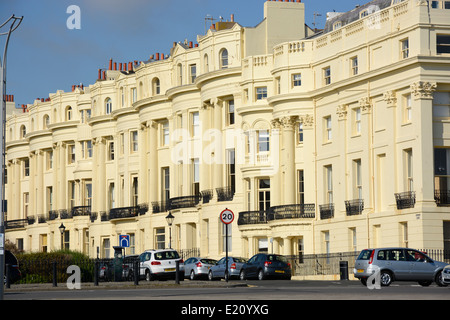 Durante il periodo della reggenza, edifici di appartamenti a Brunswick Square sul lungomare Hove in Brighton, East Sussex, Inghilterra Foto Stock