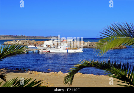 Greco barche da pesca, Katelios Beach sull'isola greca di Cefalonia,Grecia Foto Stock