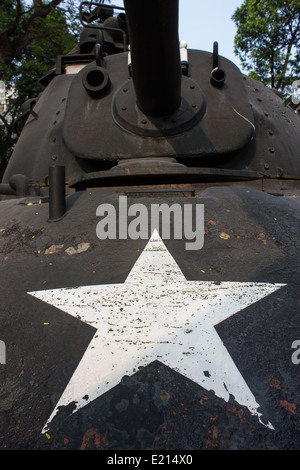 Il Museo dei Resti della Guerra nella città di Ho Chi Minh, Vietnam vetrine gli orrori della guerra del Vietnam. Foto Stock