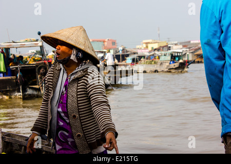 Il Delta del Mekong è un acquoso paesaggio di campi verdi e villaggi assonnato, i suoi abitanti cordiale e accogliente per i turisti. Foto Stock